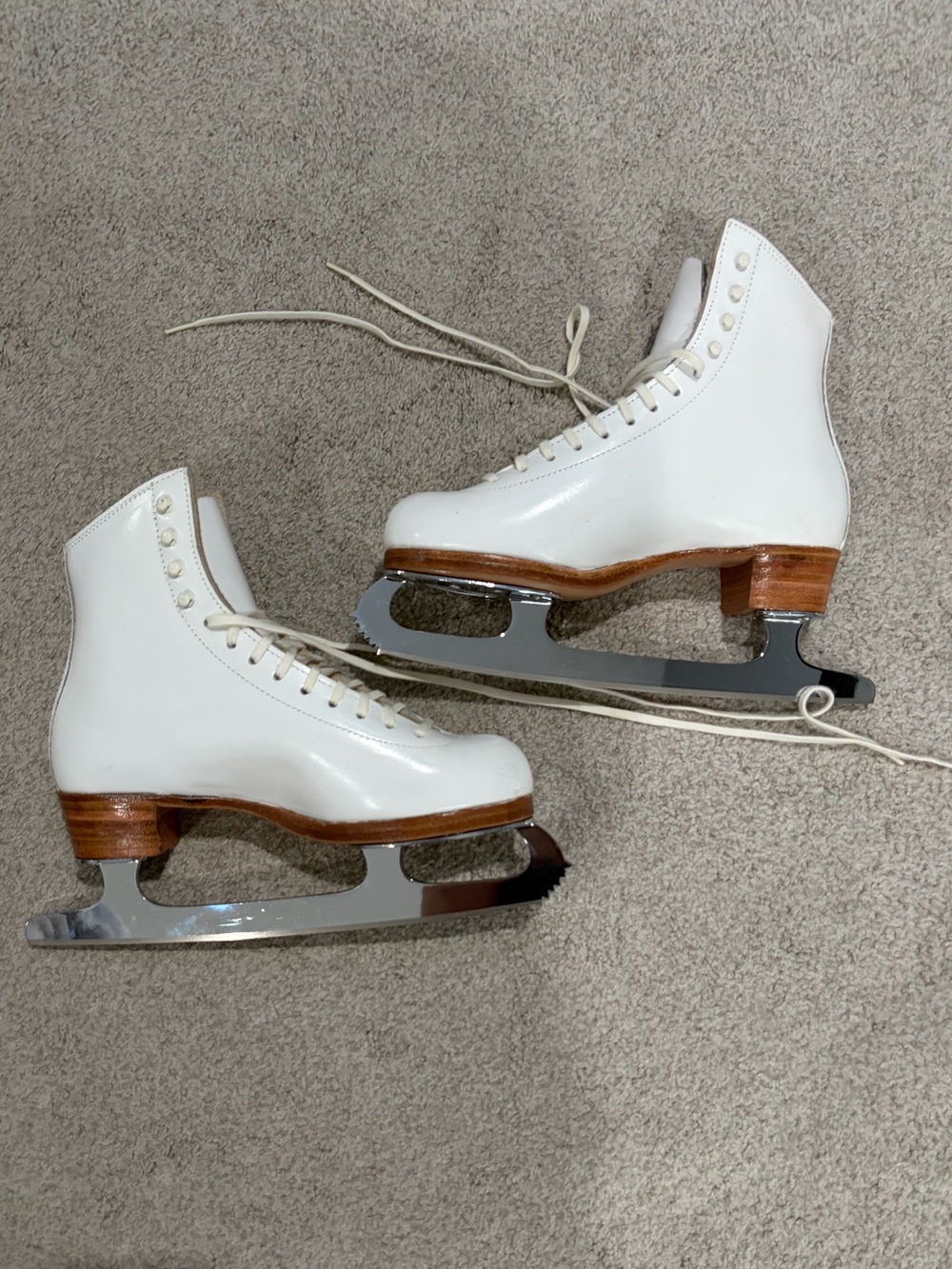 NWOT Riedell Women's Figure Ice Skates, Professional Model, Size 5B, Padding